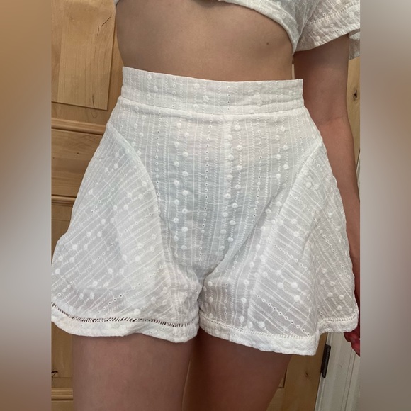 White Eyelet Set - Picture 4 of 8